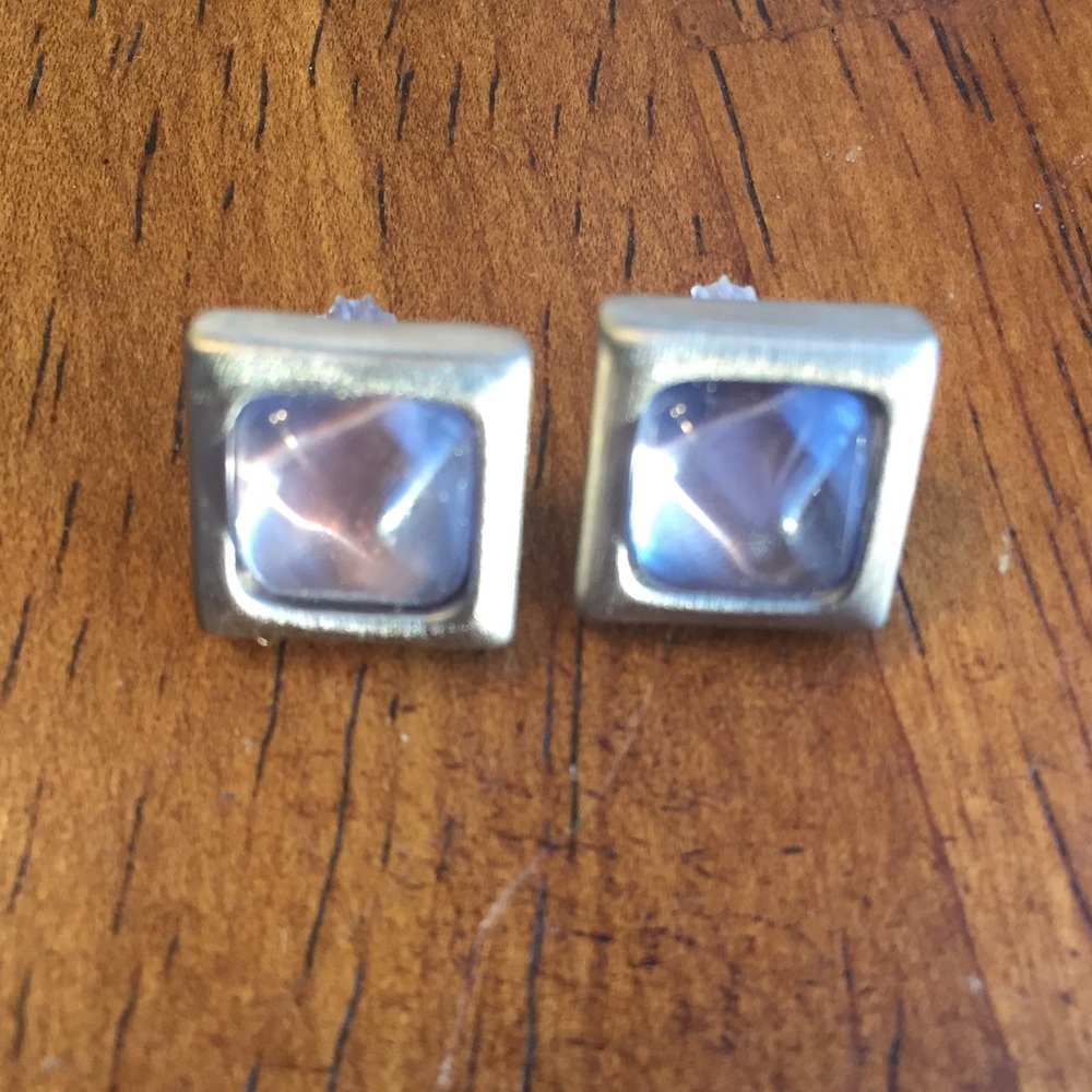 Gemstone stud earrings 💎